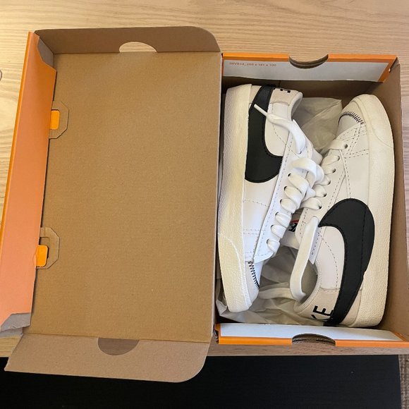 BNWT NIKE White Blazer Low '77 JUMBO Sneakers - SIZE 7.5 - Picture 2 of 2